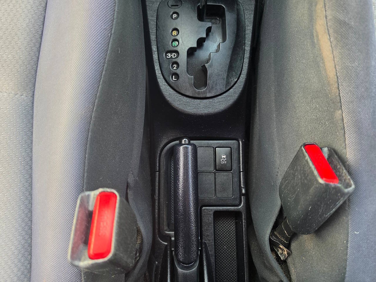 Used 2013 Toyota Yaris L FWD image 38