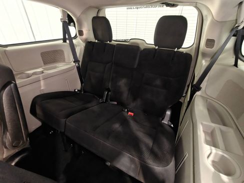 Used 2019 Dodge Grand Caravan SE FWD image 29