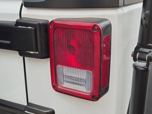 Used 2015 Jeep Wrangler Sport AWD/4WD image 11
