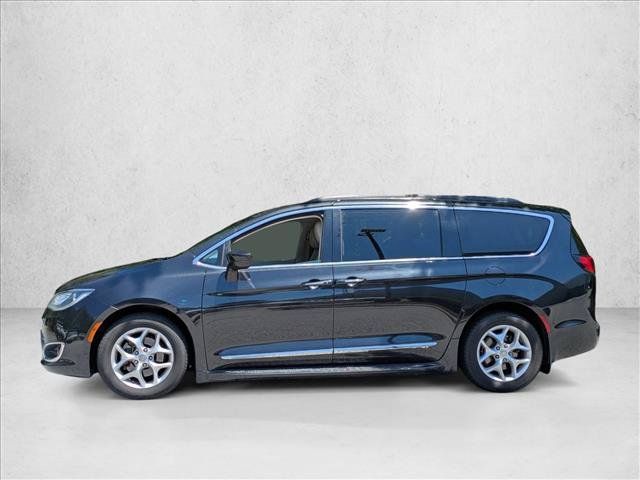 Used 2017 Chrysler Pacifica Touring-L w/ Tire & Wheel Group FWD image 9