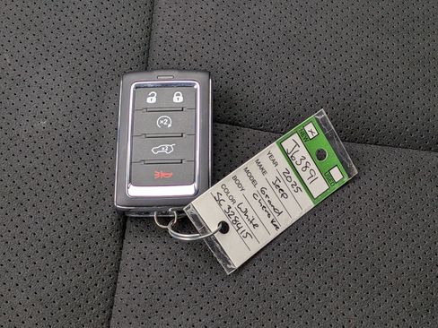 New 2025 Jeep Grand Cherokee Altitude image 25