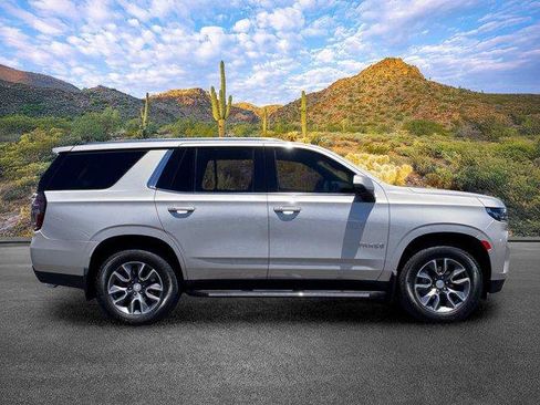 Used 2022 Chevrolet Tahoe LT w/ Luxury Package AWD/4WD image 3