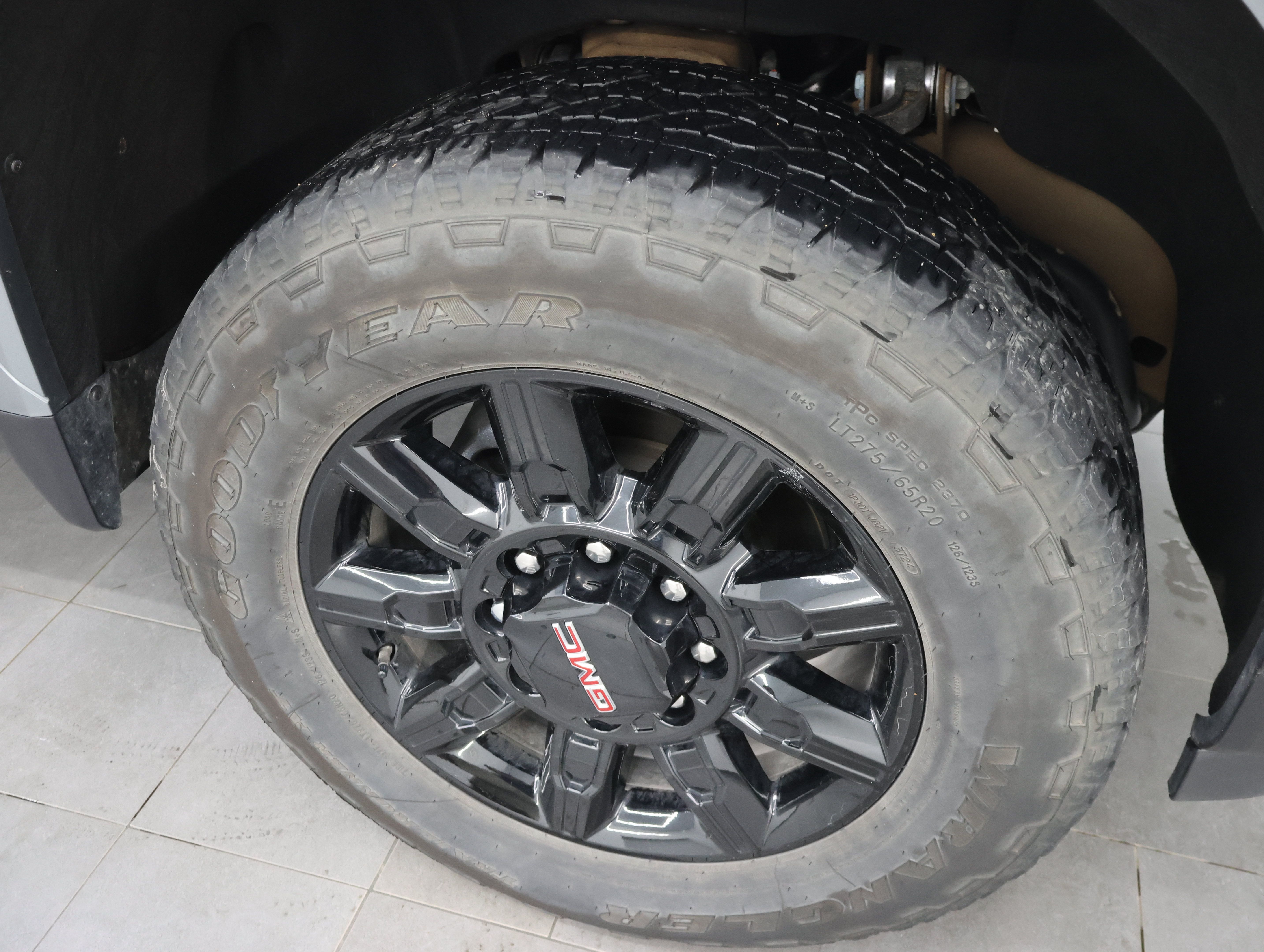 Used 2025 GMC Sierra 2500 AT4 w/ AT4 Premium Plus Package AWD/4WD image 3