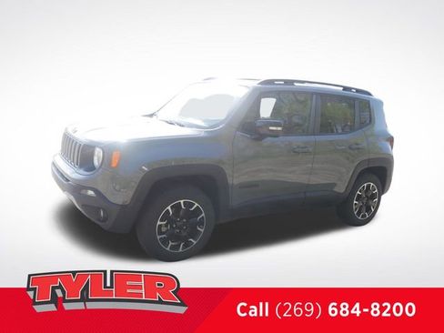 Certified 2023 Jeep Renegade Latitude AWD/4WD image 3