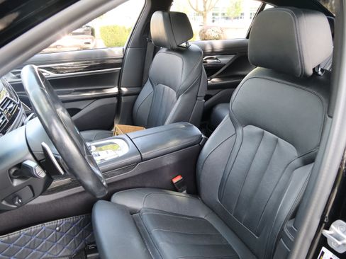 Used 2022 BMW 740i w/ M Sport Package RWD image 34