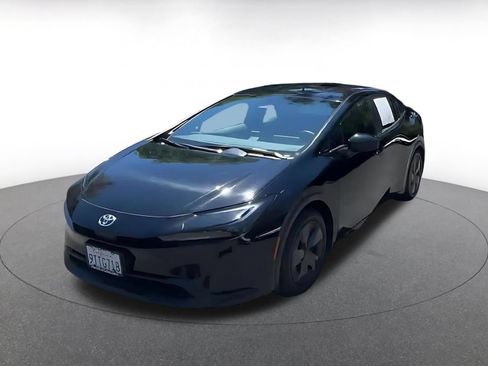 Used 2025 Toyota Prius LE FWD image 8
