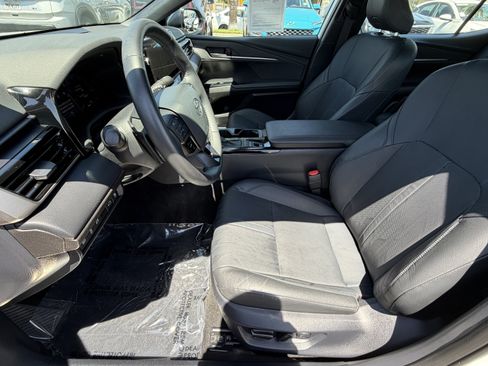 Used 2025 Toyota Camry XSE FWD image 15