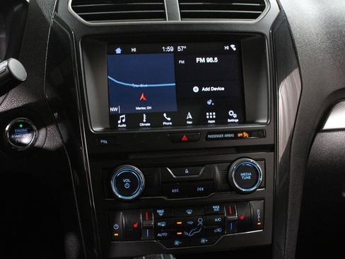 Used 2018 Ford Explorer XLT w/ Equipment Group 202A image 10