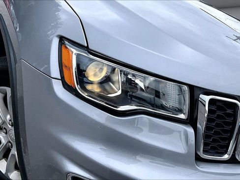 Used 2021 Jeep Grand Cherokee Laredo w/ Security & Convenience Group AWD/4WD image 32