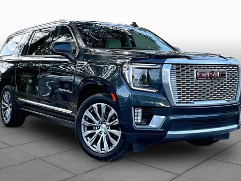 Used 2021 GMC Yukon XL Denali w/ Denali Premium Package AWD/4WD image 3