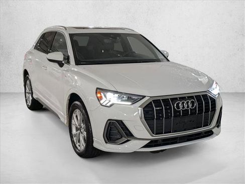 Certified 2025 Audi Q3 2.0T Premium w/ Convenience Package image 3