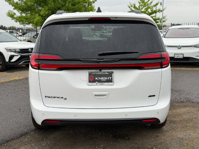 New 2026 Chrysler Pacifica Select AWD/4WD image 7