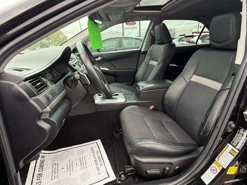 Used 2014 Toyota Camry SE FWD image 16
