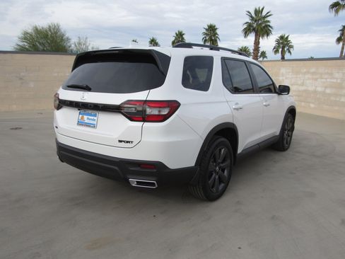 New 2025 Honda Pilot Sport image 4