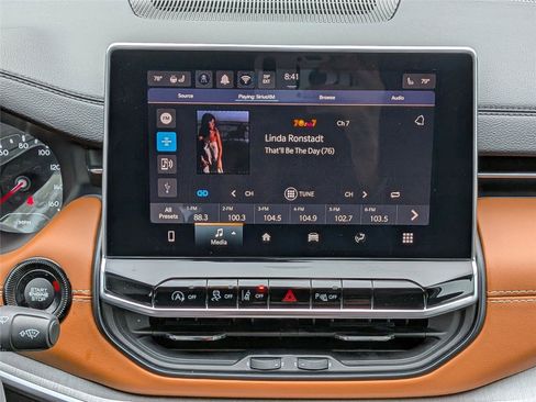 Certified 2024 Jeep Compass Limited image 19