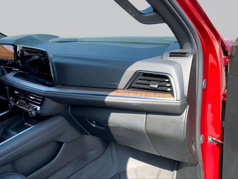 Used 2025 Chevrolet Tahoe High Country AWD/4WD image 41