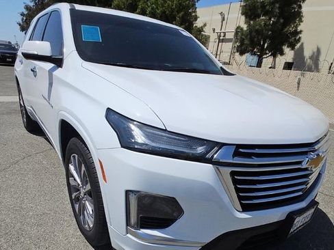 Used 2023 Chevrolet Traverse Premier w/ LPO, Cargo Package FWD image 2