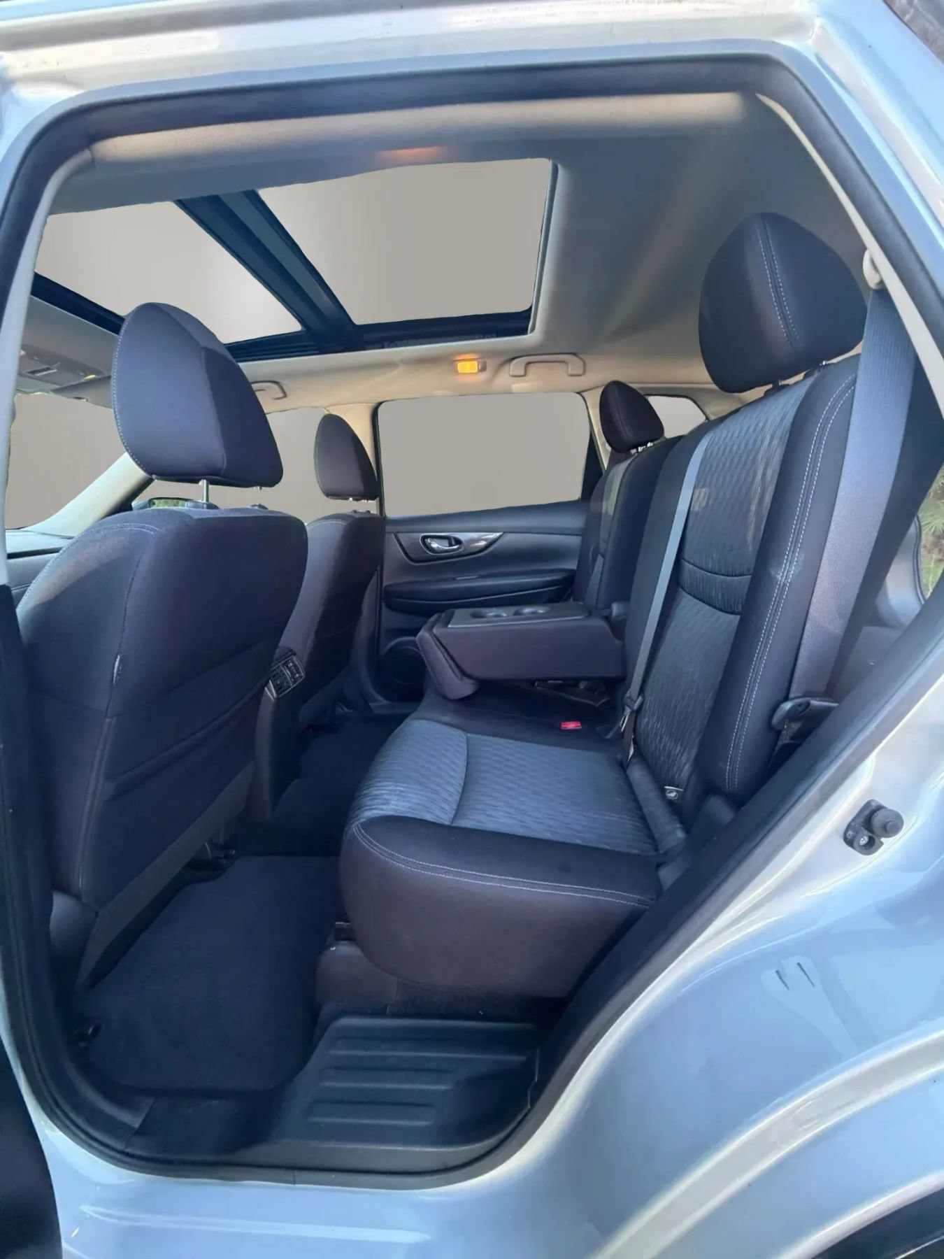 Used 2018 Nissan Rogue SV w/ Sun & Sound Touring Package AWD/4WD image 11