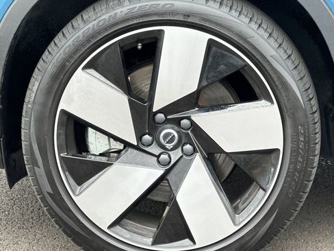 Used 2023 Volvo XC40 Recharge Ultimate image 32