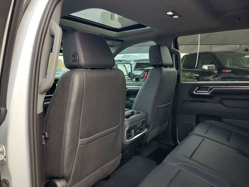 Used 2024 Chevrolet Silverado 2500 LTZ w/ LTZ Convenience Package image 12