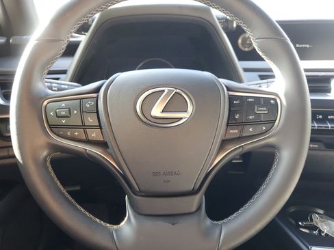 Used 2022 Lexus UX 200 image 19