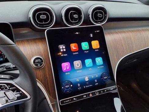 Used 2025 Mercedes-Benz GLC 300 image 5