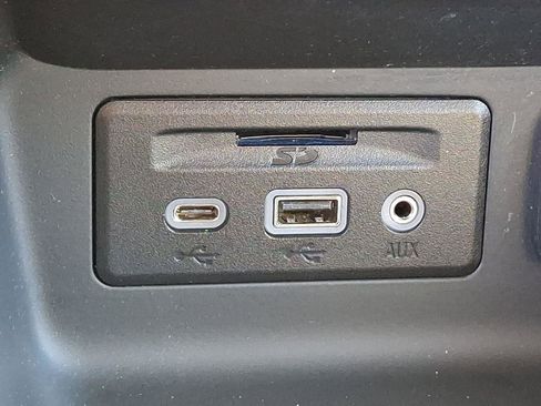 Used 2024 GMC Terrain SLT image 25