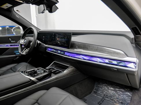 Used 2024 BMW 740i w/ Premium Package 2 image 20