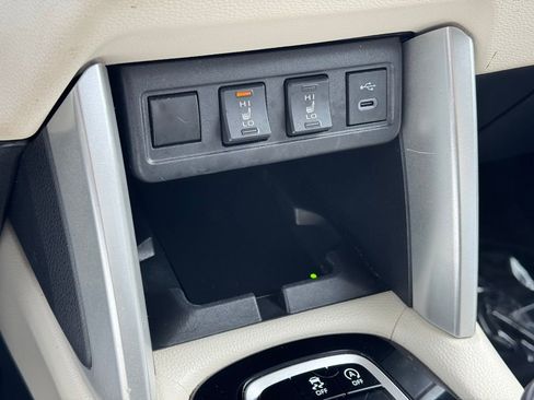 Certified 2024 Toyota Corolla Cross XLE image 33