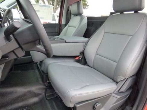 New 2026 Ford F250 XL w/ XL Chrome Package image 20