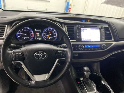 Used 2019 Toyota Highlander XLE FWD image 27