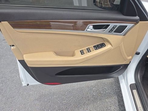 Used 2018 Genesis G80 3.8 RWD image 9