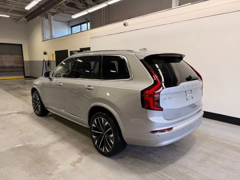 Used 2025 Volvo XC90 B6 Plus image 3
