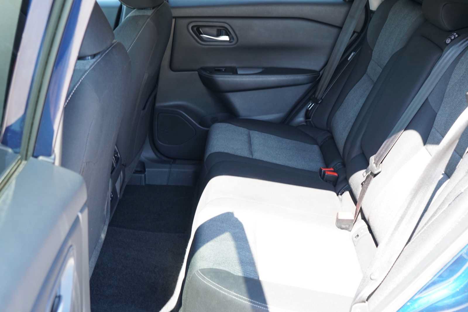 Used 2024 Nissan Rogue SV FWD image 16