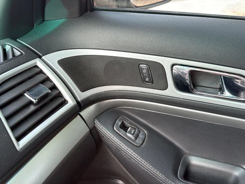 Used 2014 Ford Explorer XLT w/ Equipment Group 202A AWD/4WD image 44