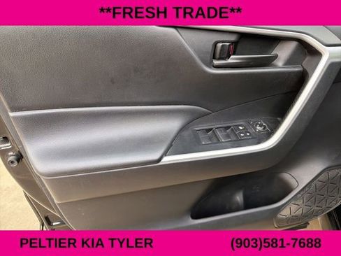 Used 2021 Toyota RAV4 LE image 14