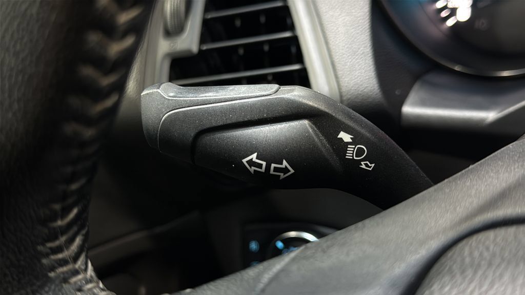 Used 2019 Ford Escape SE w/ SE Sport Appearance Package AWD/4WD image 33