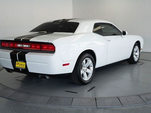 Used 2014 Dodge Challenger SXT RWD image 8