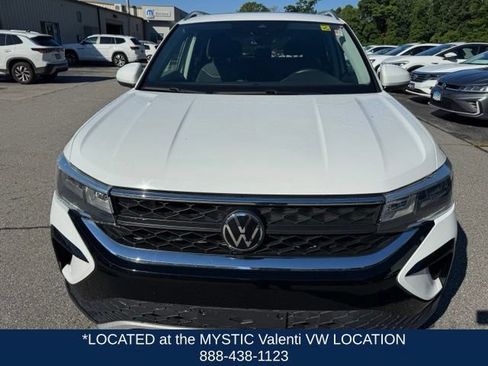 Certified 2023 Volkswagen Taos SE w/ Panoramic Sunroof Package FWD image 2
