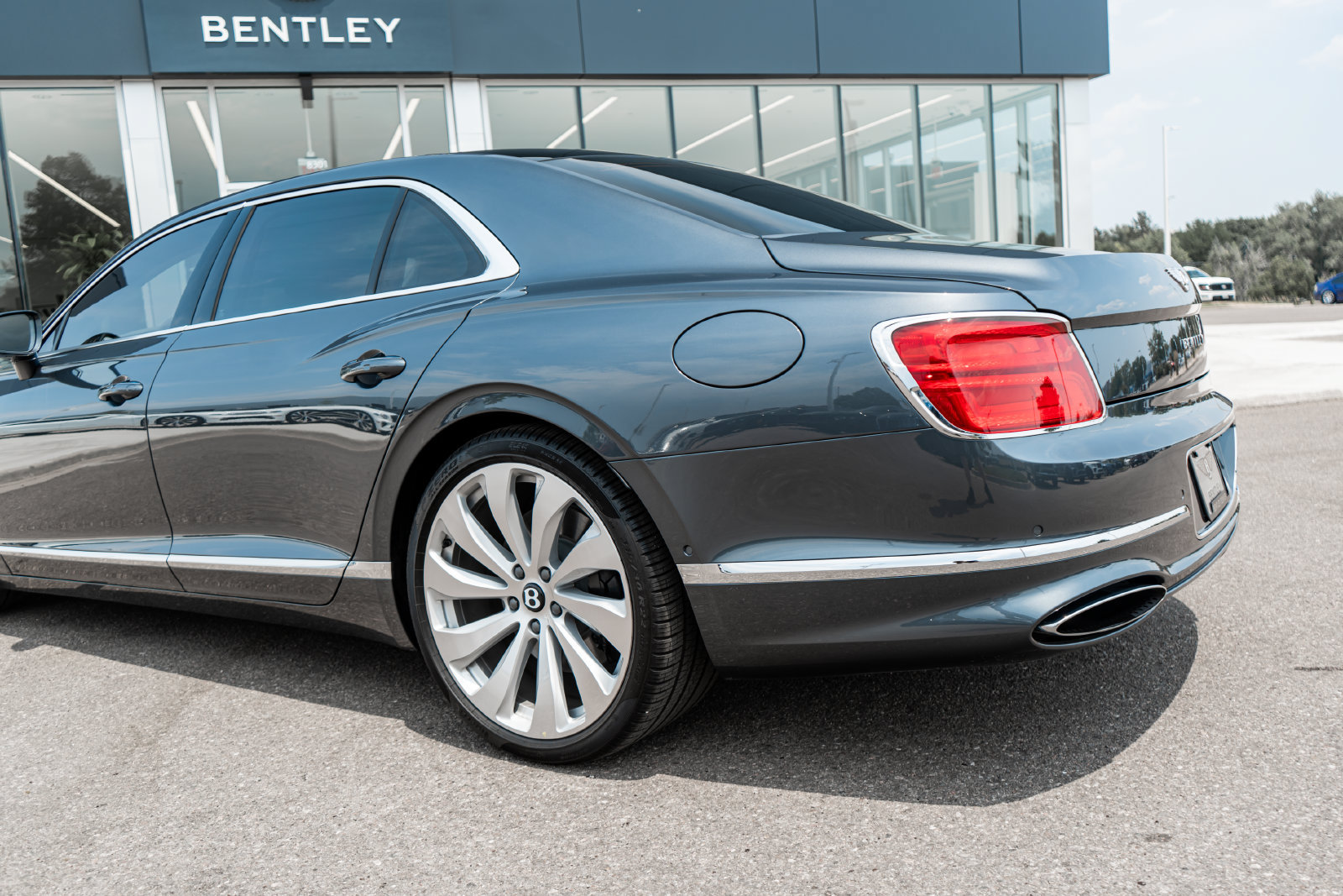 Certified 2026 Bentley Flying Spur V8 AWD/4WD image 9