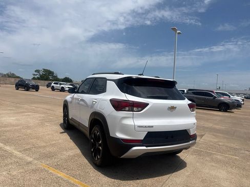 Used 2022 Chevrolet TrailBlazer LT w/ Confidence II Package FWD image 16