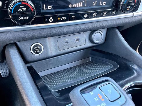 Certified 2021 Nissan Rogue SV w/ Premium Package FWD image 31