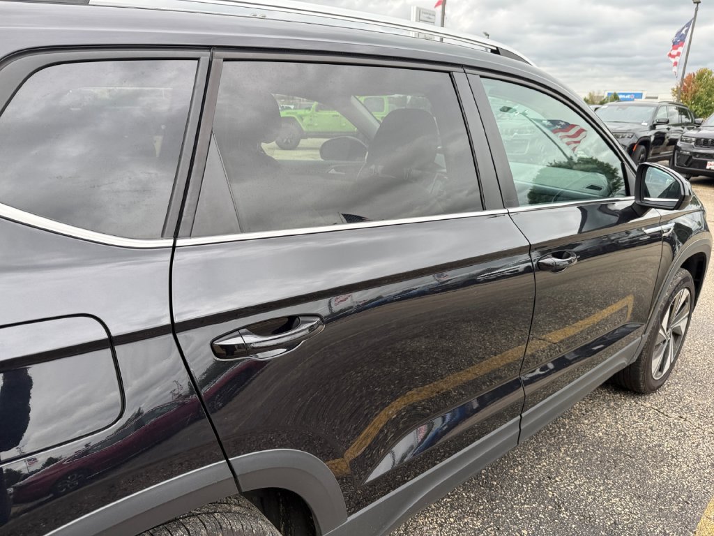 Used 2024 Volkswagen Taos SE AWD/4WD image 38
