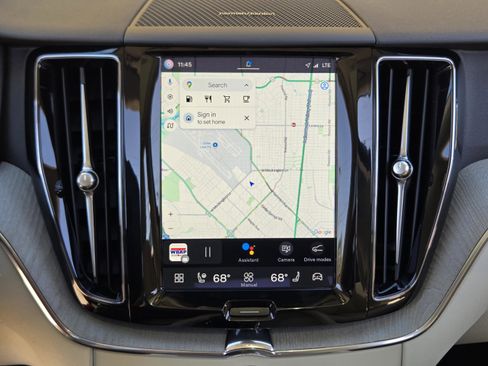 Used 2024 Volvo XC60 B5 Plus w/ Protection Package Premier image 24