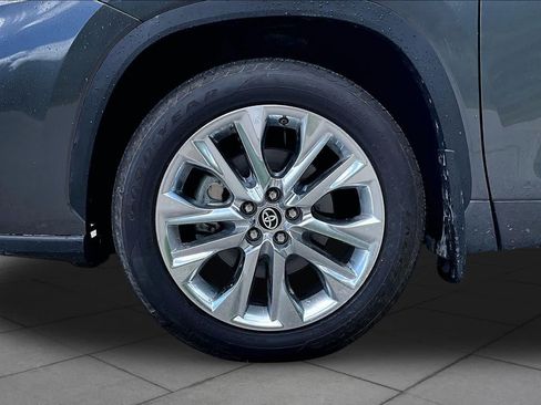 Used 2025 Toyota Highlander Limited AWD/4WD image 11