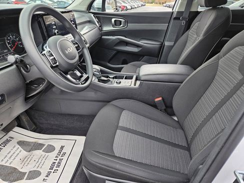 Used 2023 Kia Sorento LX image 7