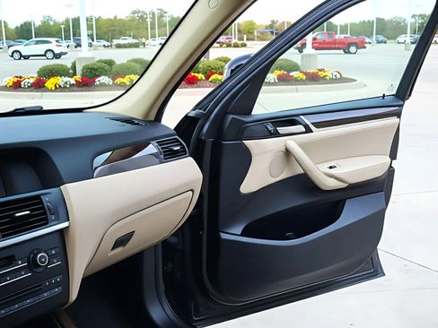 Used 2017 BMW X3 sDrive28i image 18