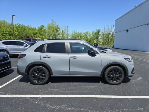 Used 2023 Honda HR-V Sport image 2