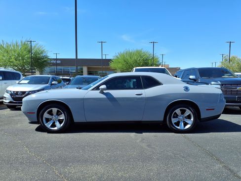 Used 2020 Dodge Challenger SXT RWD image 2