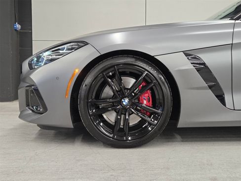 Used 2025 BMW Z4 M40i w/ Premium Package image 9